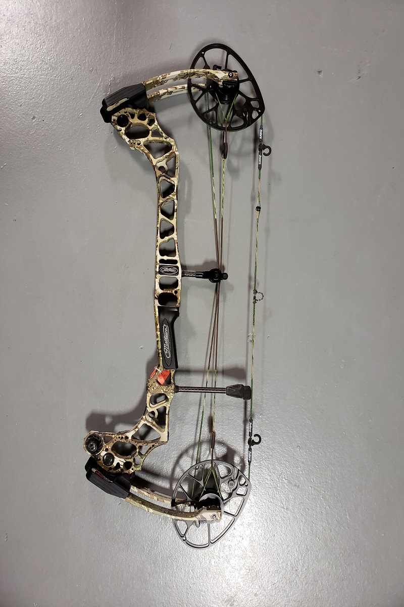 Mathews - Triax RH - 60 to 70 lbs. Draw Length 29.5" **USED** Sitka Subalpine