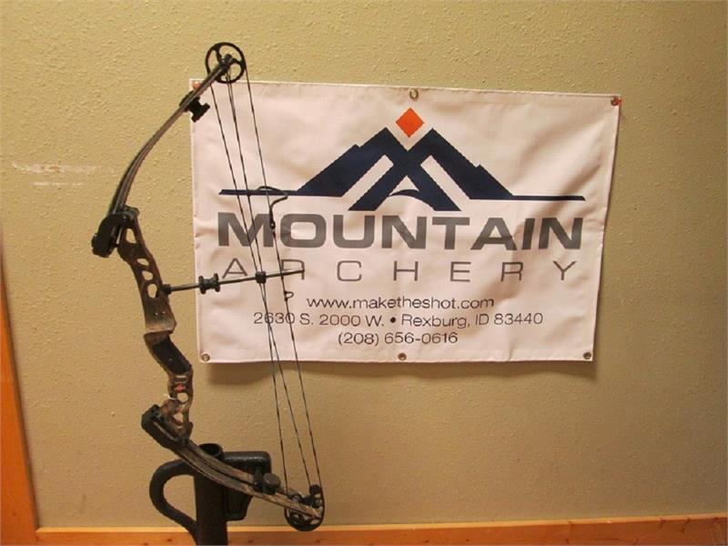 Hoyt - XT 2000 RH 60-70lbs 28" USED