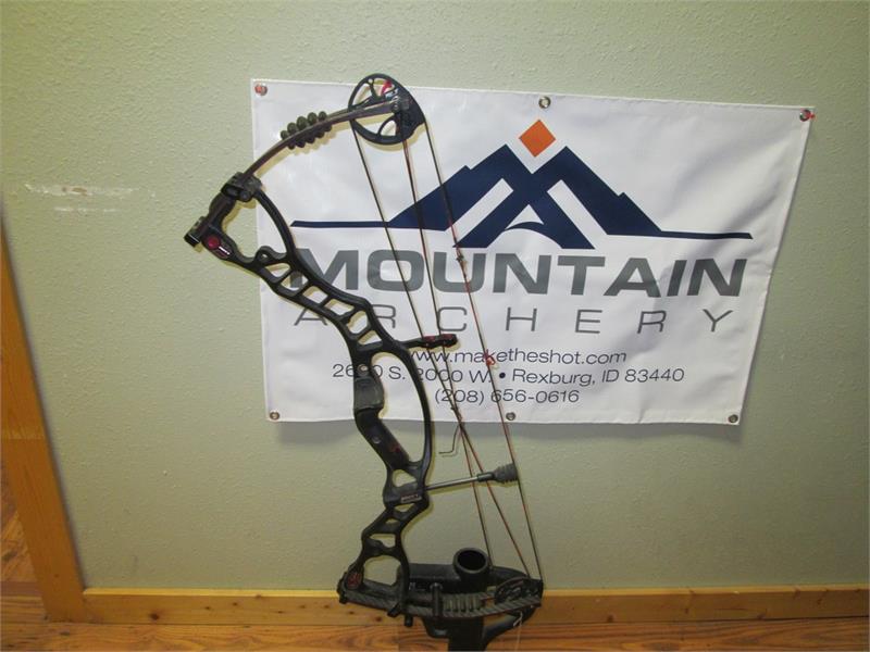 Hoyt - Vector 32 RH 70lb Black 25.5"