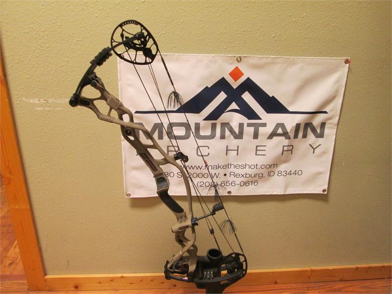 Hoyt - Carbon RX-1 Ultra RH - 55 to 65 lbs. Buckskin *Used*