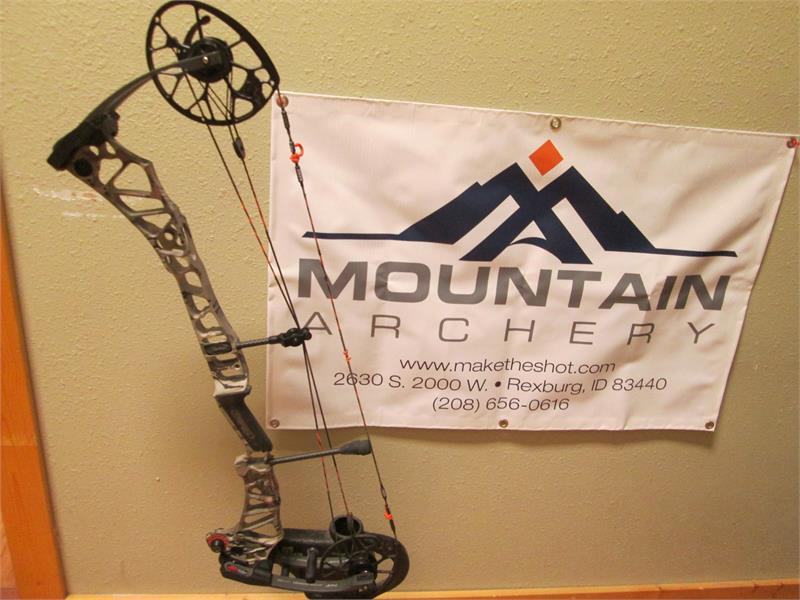 Mathews - Traverse RH 60-70lb 28.5" Under Armour Barren/Stone USED