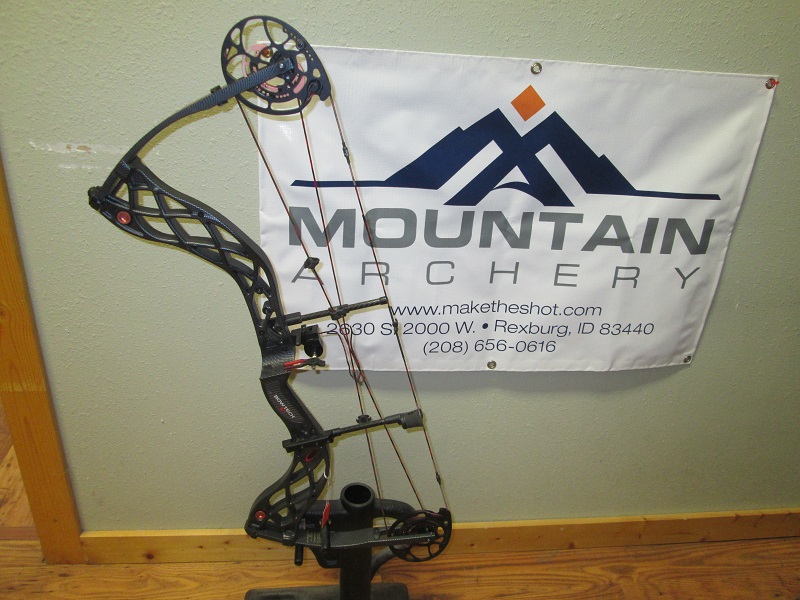 Bowtech - Carbon Icon RH 60-70lb Carbon Fiber USED